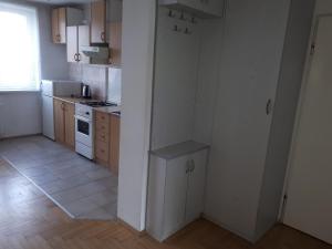 Kuchyň nebo kuchyňský kout v ubytování Mieszkanie 3-pokojowe Gdańsk, ul. Rybna (2/4 piętro)