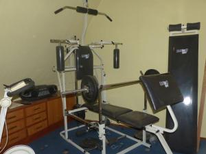 a gym with a bench and a weight machine at Ferienwohnung Schelhorn in Mengersgereuth-Hämmern