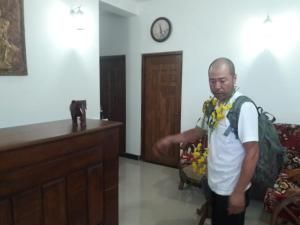 a man wearing a scarf standing in a room at Lavista Holiday Bungalow in Wellawaya