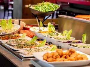 Makanan di atau berdekatan hotel