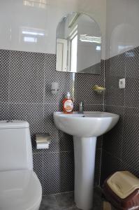 Ett badrum på Akhmed Guest House