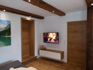 TV a/nebo společenská místnost v ubytování Appartement Klinger