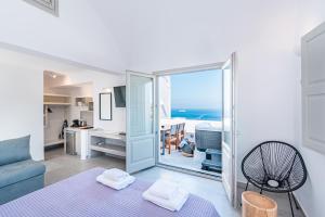 Postel nebo postele na pokoji v ubytování Caldera Stories private suites