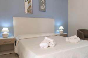 En eller flere senge i et værelse på Mediterraneo