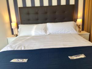 Łóżko lub łóżka w pokoju w obiekcie Portosín -Suites