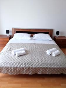 A bed or beds in a room at Apartman A&A