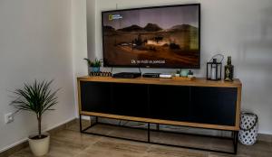 TV a/nebo společenská místnost v ubytování Holiday house ISA
