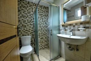 Kúpeľňa v ubytovaní Tassos Rooms