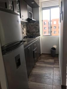 Virtuve vai virtuves zona naktsmītnē Apartamento vacacional Ibagué