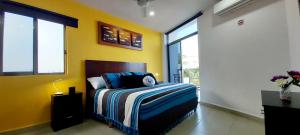 Un pat sau paturi într-o cameră la Suite Isla Mujeres