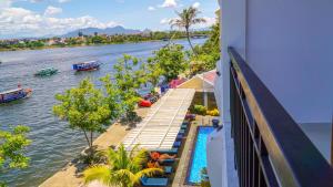 Gallery image of Riverside White House Hotel in Hoi An