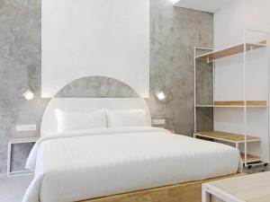 Uma cama ou camas num quarto em HOOD Hostel