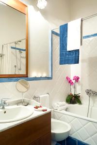 a bathroom with a sink and a tub and a toilet at La Foresteria Montecatini Golf in Lamporecchio