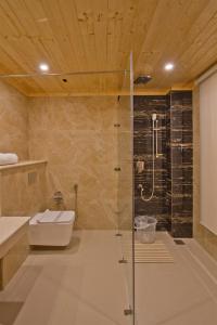 Ванна кімната в The Holiday Villa Resorts & Spa
