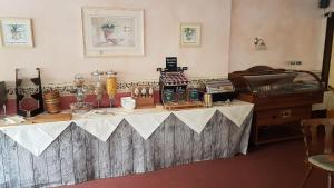 a table with a white table cloth and a telephone at Landhotel Garni Knittelsheimer Mühle in Knittelsheim