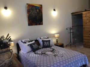 Katil atau katil-katil dalam bilik di Mas de Nonin St Rémy de Provence +70 gambar