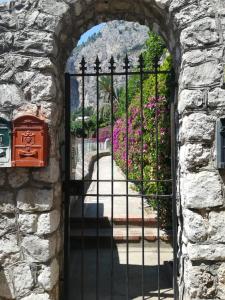 an entrance gate to a garden with flowers at La Finestra sui Faraglioni in Capri