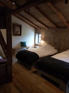 Giường trong phòng chung tại Ter Winterbeke op een steenworp van Poperinge