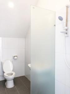 Uma casa de banho em HOOD Hostel