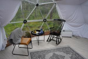 Patio nebo venkovní prostory v ubytování GLØD Aurora Canvas Dome
