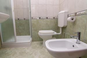 Koupelna v ubytování House Catania