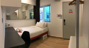 Katil atau katil-katil dalam bilik di Tune Hotel KLIA Aeropolis (Airport Hotel)