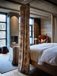 Säng eller sängar i ett rum på Storfjord Hotel