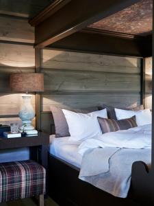 Säng eller sängar i ett rum på Storfjord Hotel