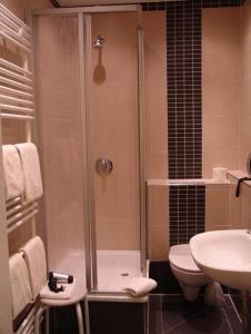 Ett badrum på Hotel Sprenz