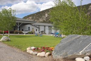 a rock garden with flowers in a yard at Whitewater Inn in Big Sky