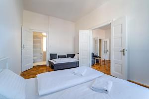 Posteľ alebo postele v izbe v ubytovaní Avantguard Apartments