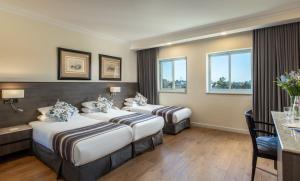 Voodi või voodid majutusasutuse Ambassador Hotel toas