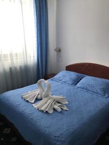 Ένα ή περισσότερα κρεβάτια σε δωμάτιο στο Коломия готель