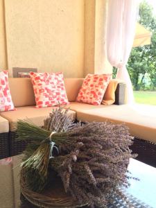 A seating area at Villa Flora Lavenda