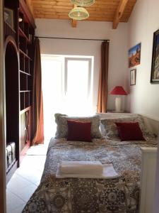 A bed or beds in a room at Villa Flora Lavenda