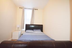 a bedroom with a bed and a window at London Zone 2 Three Bedroom Apartment in London