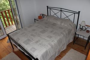 a bed with a white comforter on it in a bedroom at Cantinho do Bouço Velho in Couto de Baixo