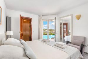 Ένα ή περισσότερα κρεβάτια σε δωμάτιο στο Villa Rocamar +108 φωτογραφίες