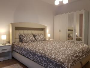 מיטה או מיטות בחדר ב-Apartament Monadin 3
