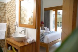 a bathroom with a sink and a bed at Villa Casablanca Surf Keramas in Keramas
