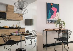 a kitchen with a table and chairs in a room at Feria Pool & Luxury in Seville