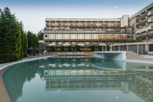 Bazén v ubytování Ariti Grand Hotel nebo v jeho okolí