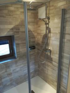 A bathroom at Gästehaus Toferer
