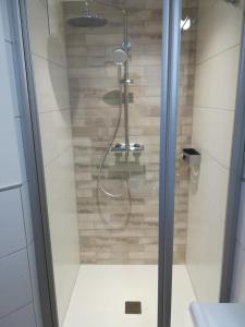 A bathroom at Gästehaus Toferer