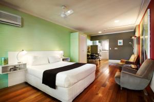 Postel nebo postele na pokoji v ubytování Tolarno Hotel