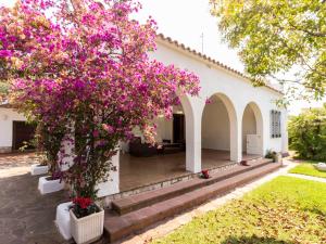 A garden outside Holiday Home Villa Esplai by Interhome