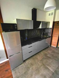 Kuchyňa alebo kuchynka v ubytovaní Apartment Cyprys 1