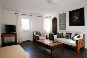 a living room with a couch and a coffee table at Guesthouse Arosio B&B in Arosio