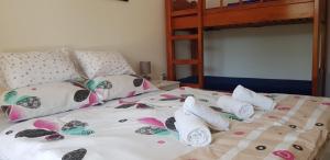 Postel nebo postele na pokoji v ubytování APARTMAN MASTER LUPI M&S