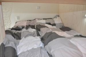 Postel nebo postele na pokoji v ubytování Apartmány Karlov pod Pradědem